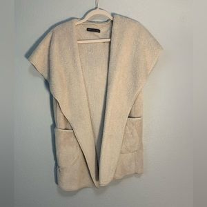 Minimalist & Cozy Cream Vest 🤎🍂